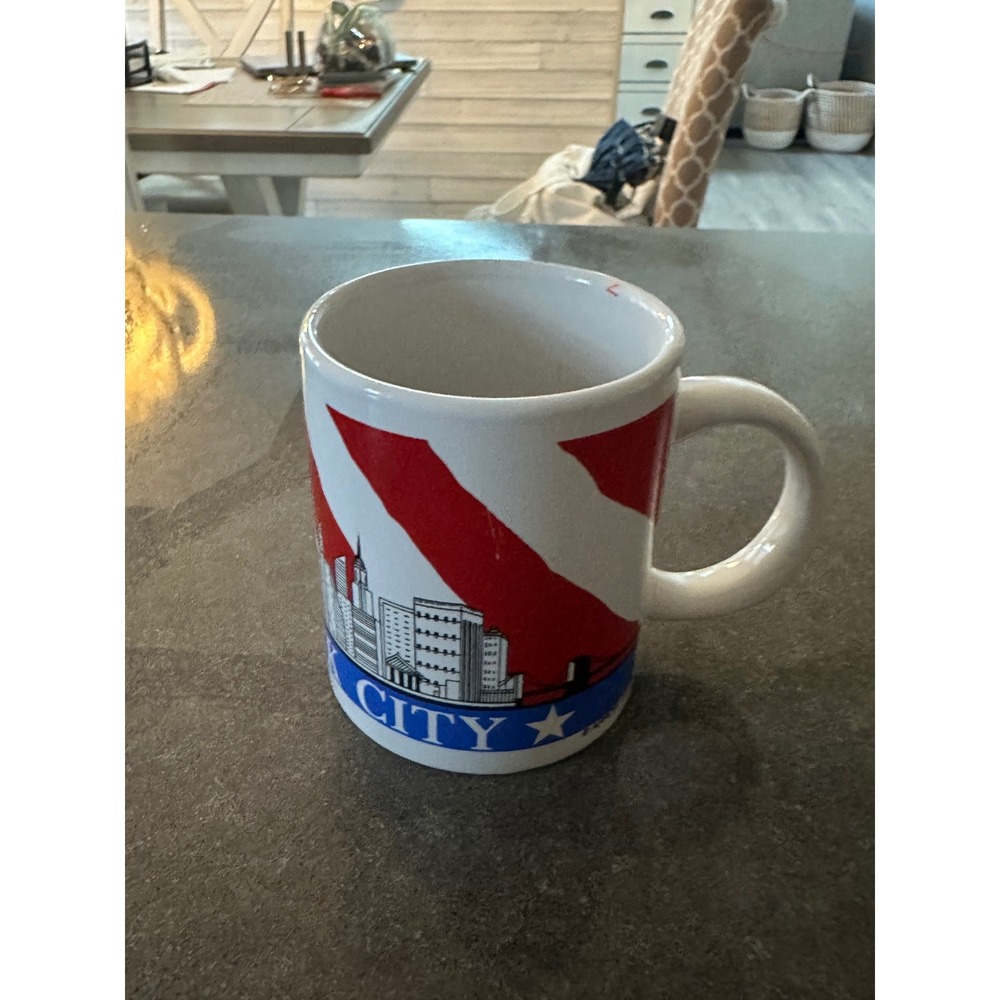 City Merchandise New York City Skyline Twin Towers Statue of Liberty Coffee Mug